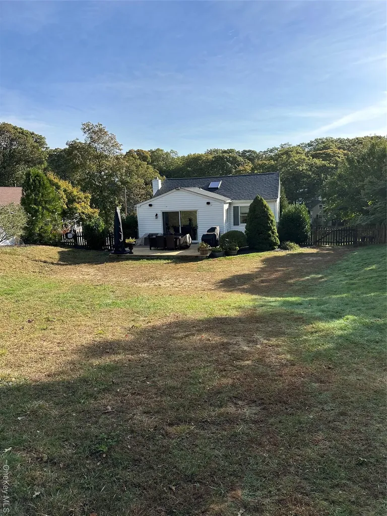 558 Meadow Road Kings Park NY 11754