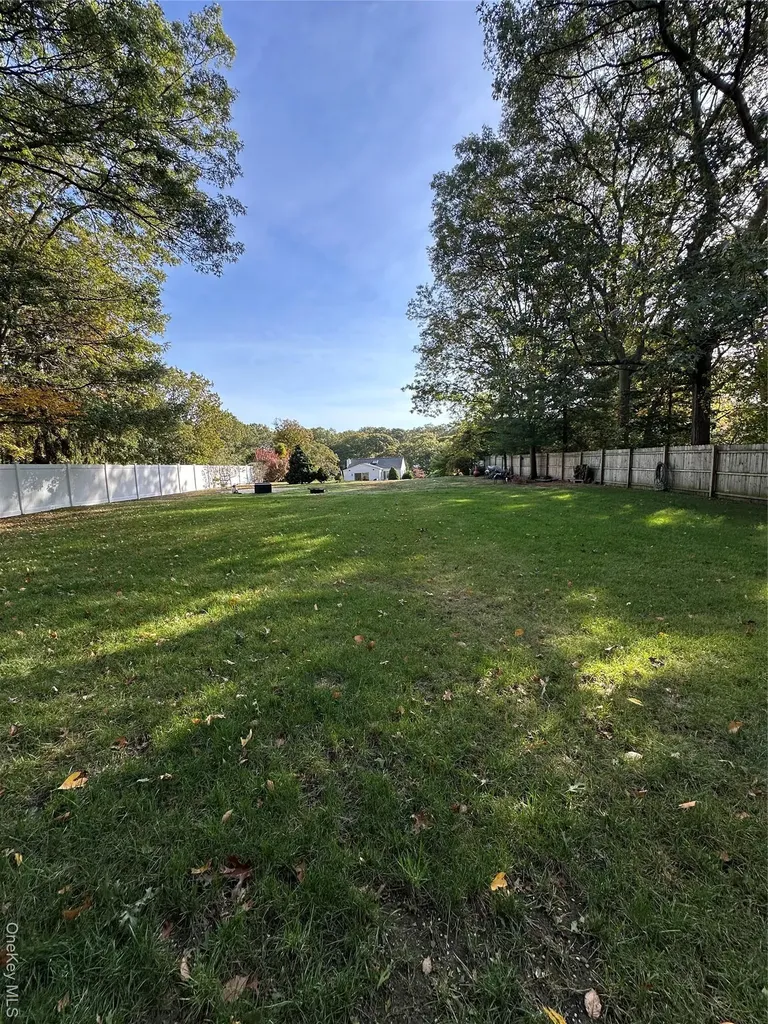 558 Meadow Road Kings Park NY 11754