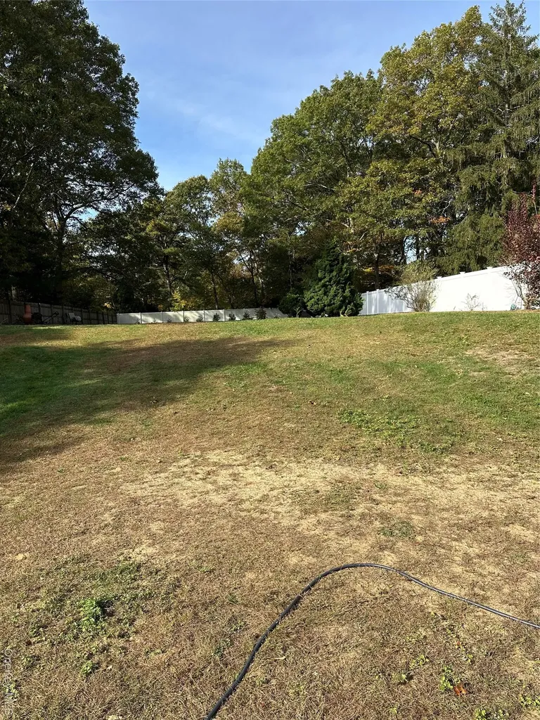 558 Meadow Road Kings Park NY 11754