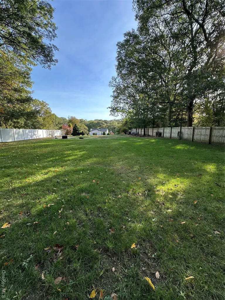 558 Meadow Road Kings Park NY 11754