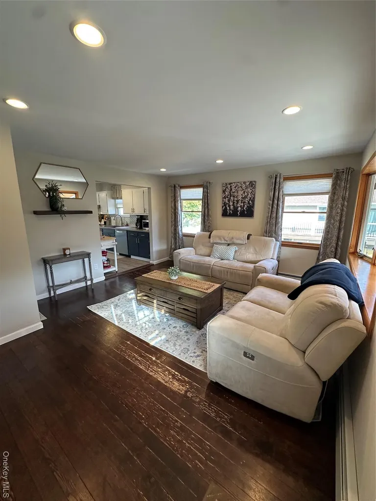 558 Meadow Road Kings Park NY 11754