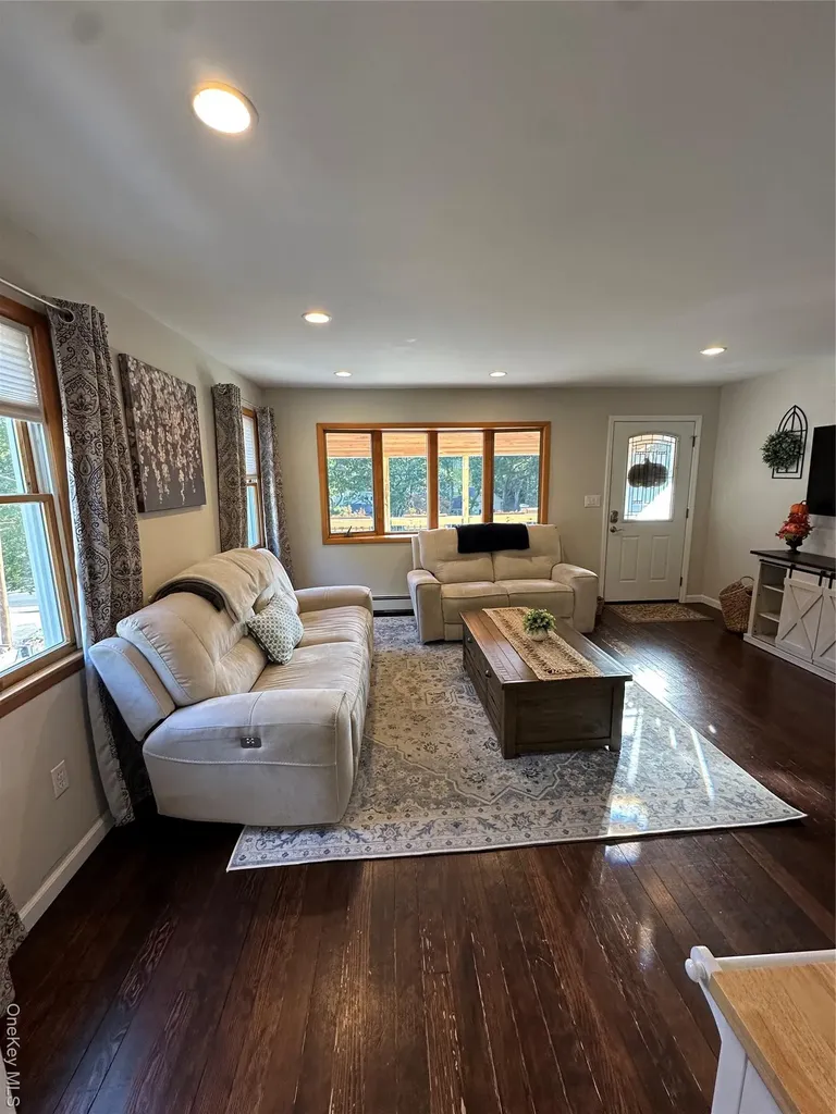 558 Meadow Road Kings Park NY 11754