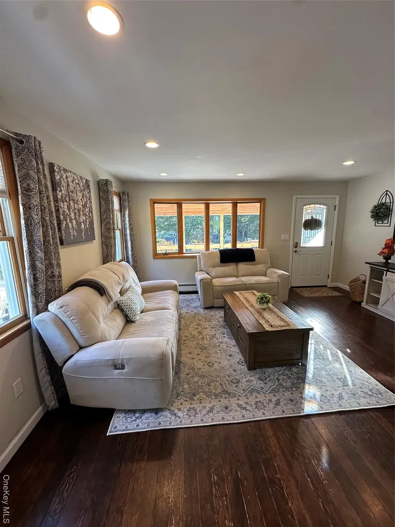 558 Meadow Road Kings Park NY 11754