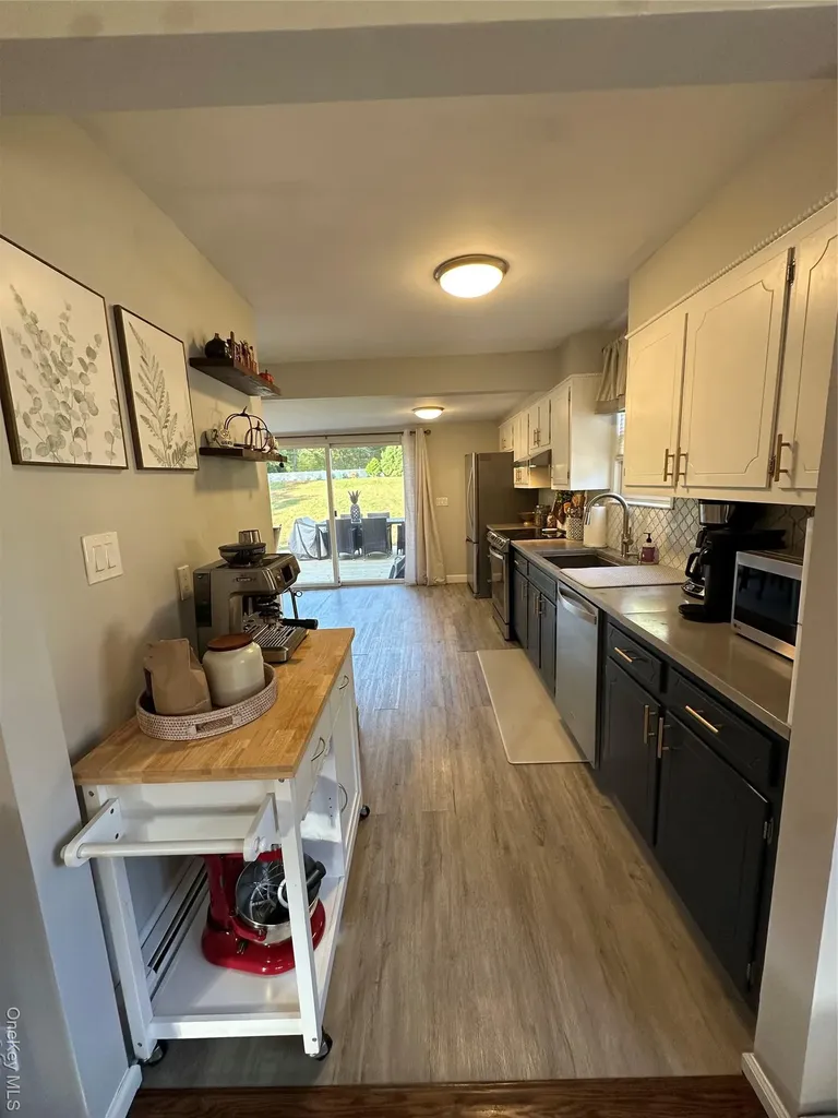 558 Meadow Road Kings Park NY 11754