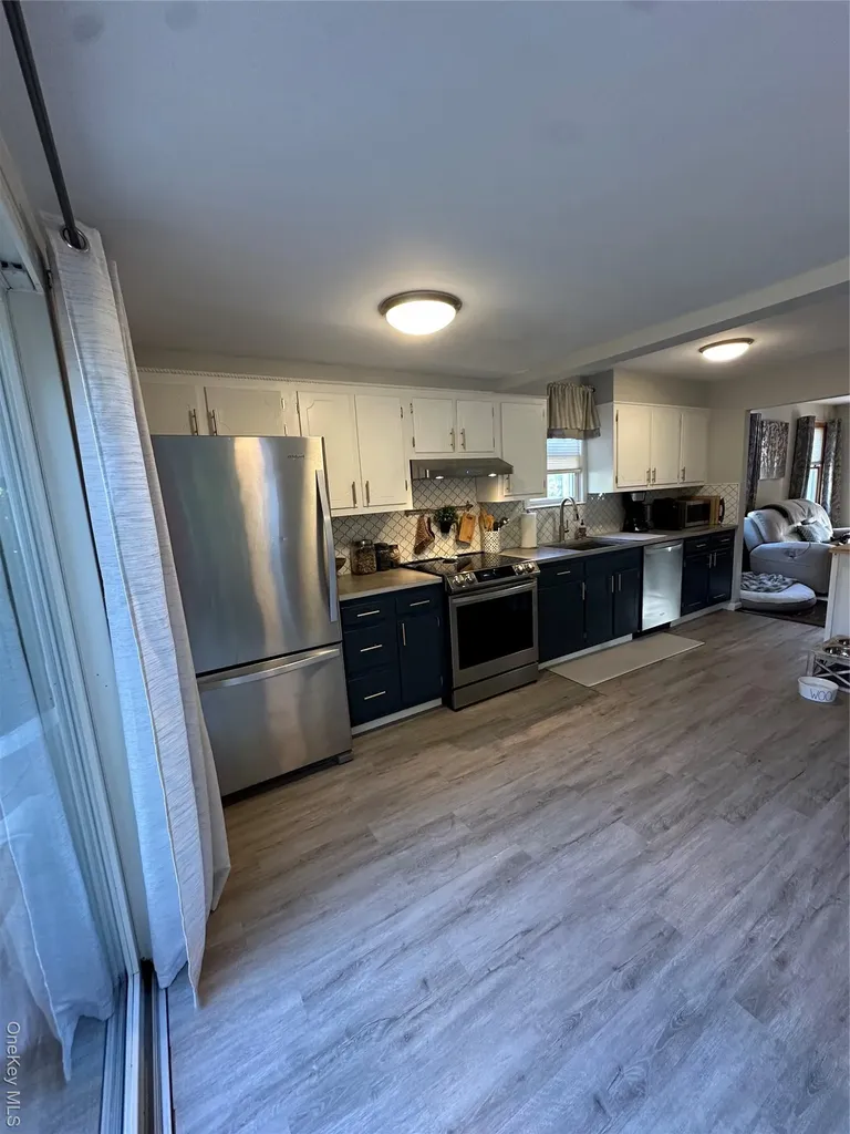 558 Meadow Road Kings Park NY 11754