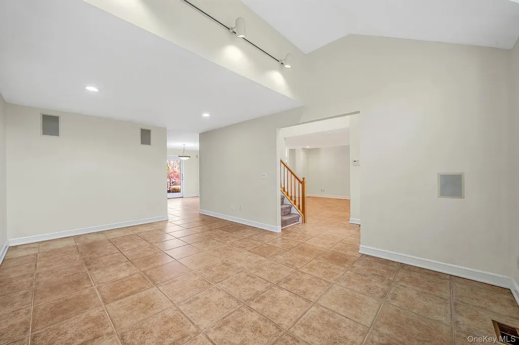 2 Max Way Commack NY 11725