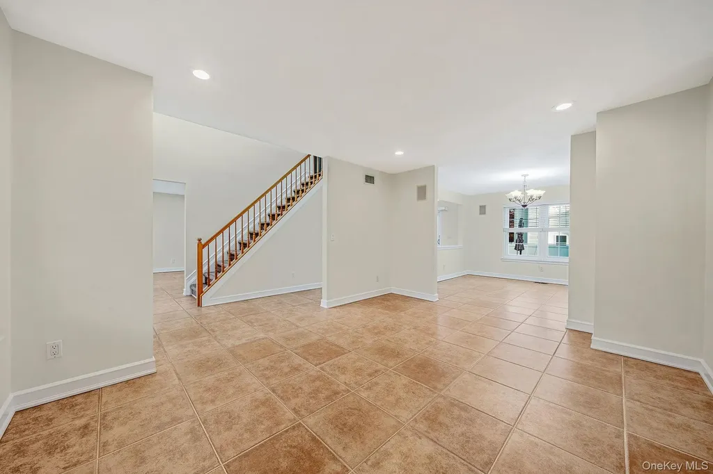 2 Max Way Commack NY 11725