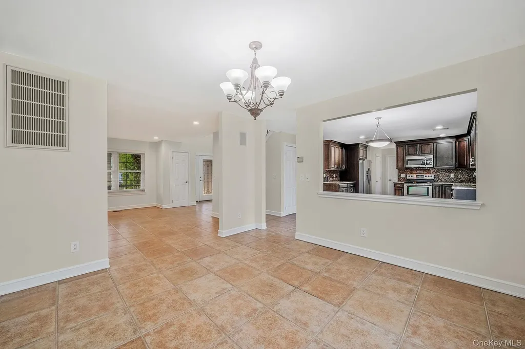 2 Max Way Commack NY 11725