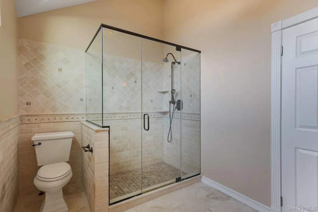 2 Max Way Commack NY 11725