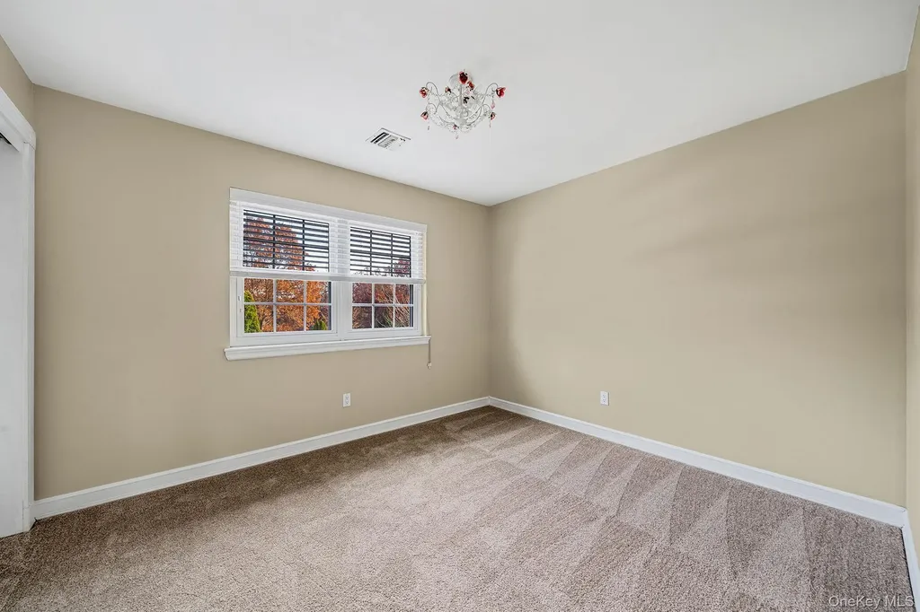 2 Max Way Commack NY 11725