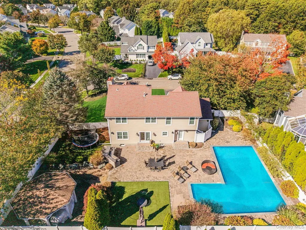 2 Max Way Commack NY 11725