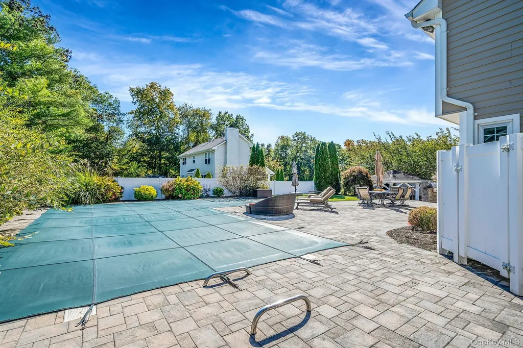 2 Max Way Commack NY 11725