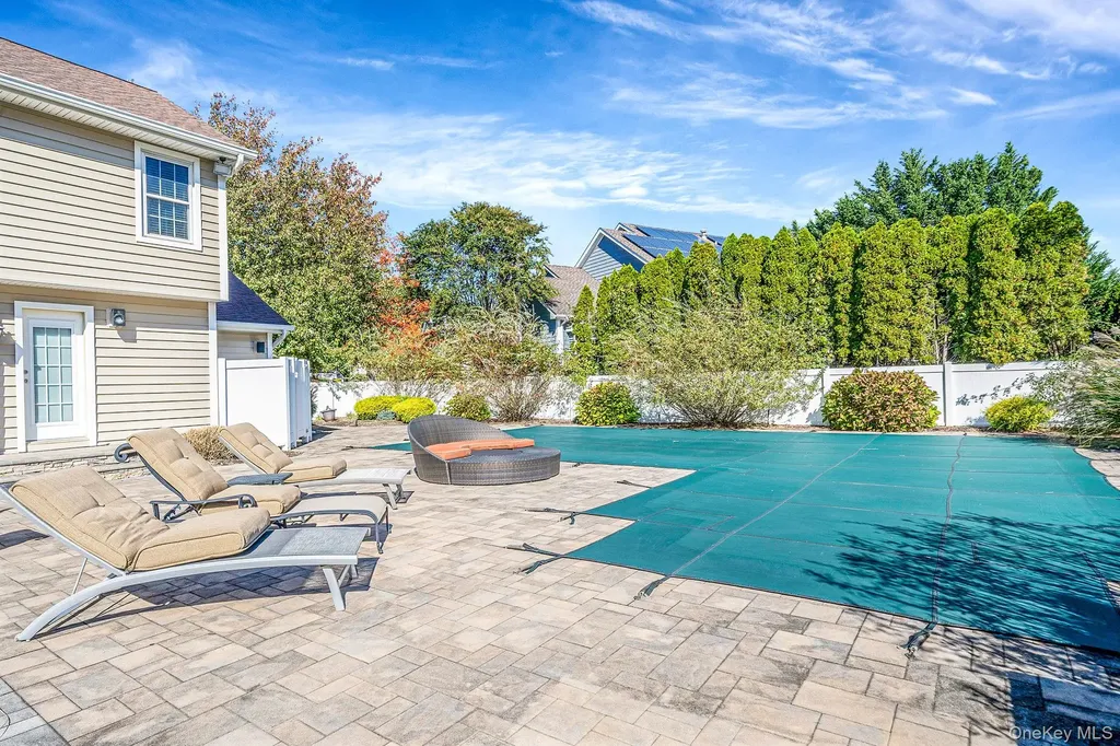 2 Max Way Commack NY 11725