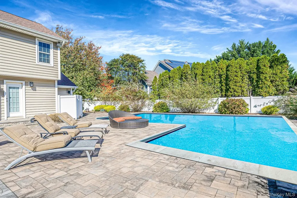 2 Max Way Commack NY 11725