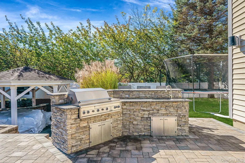 2 Max Way Commack NY 11725
