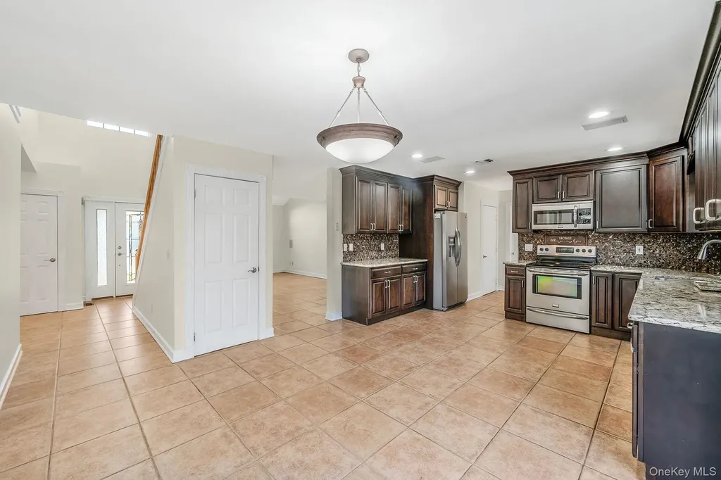 2 Max Way Commack NY 11725