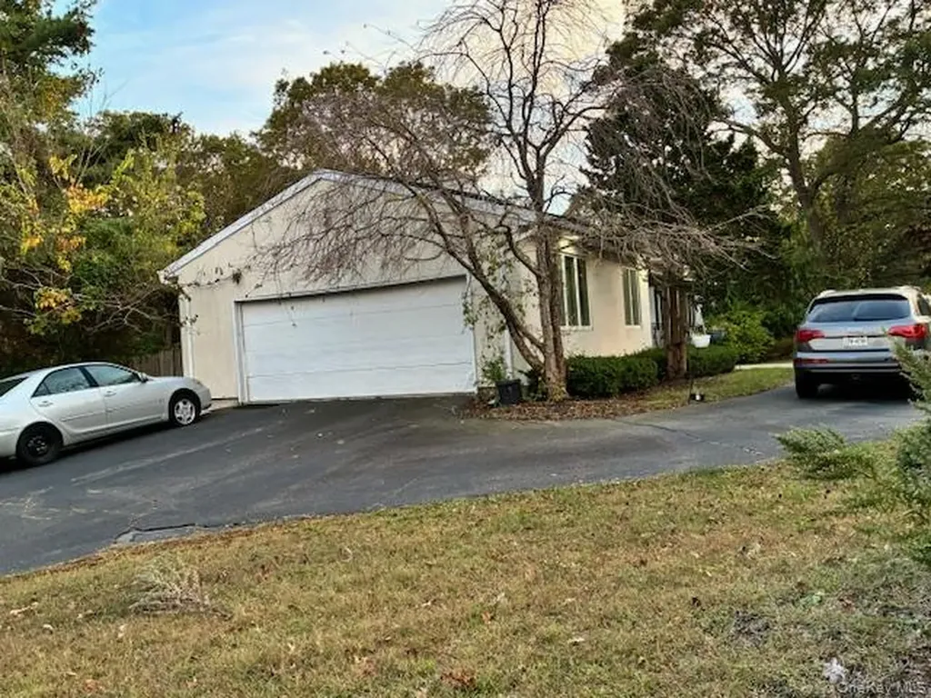 33 Pinecone Lane Islandia NY 11749