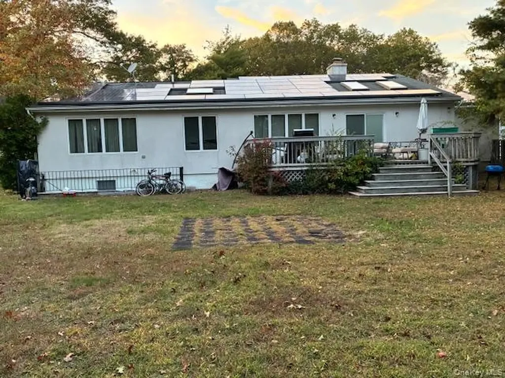 33 Pinecone Lane Islandia NY 11749