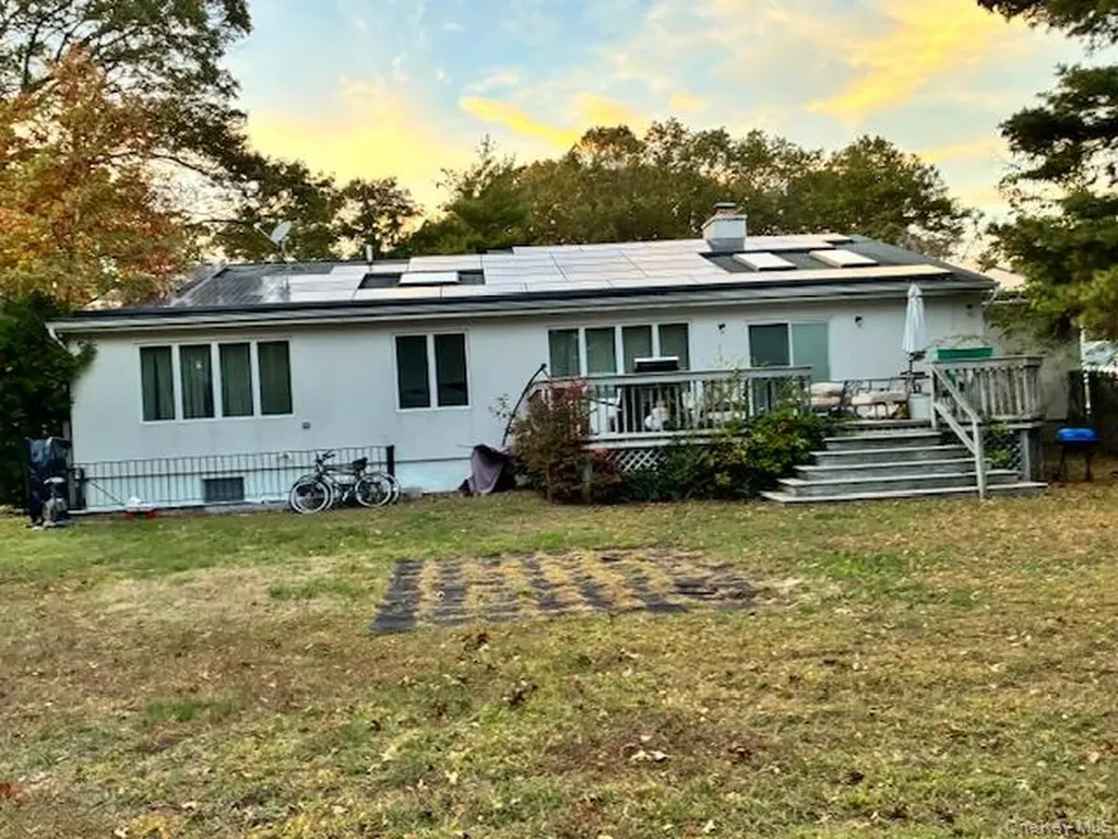33 Pinecone Lane Islandia NY 11749