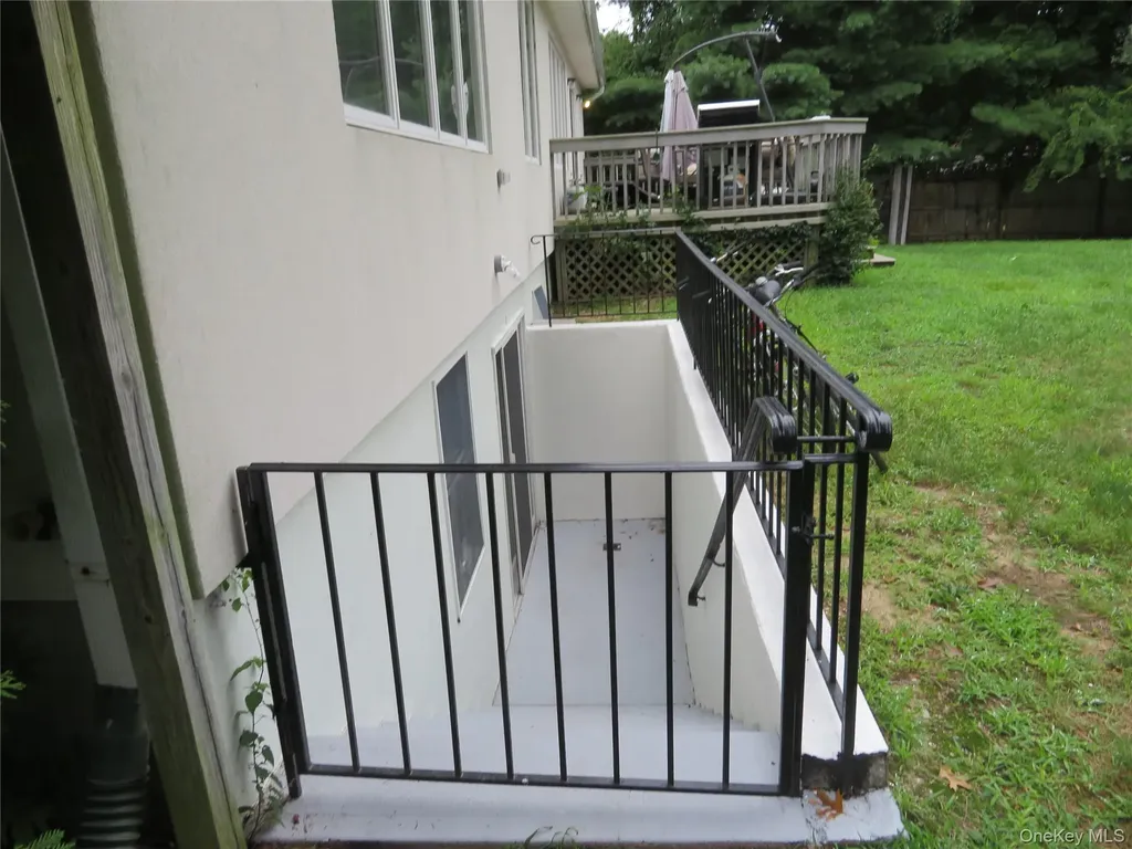 33 Pinecone Lane Islandia NY 11749