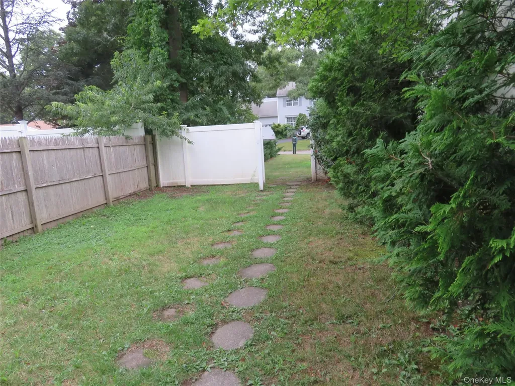 33 Pinecone Lane Islandia NY 11749