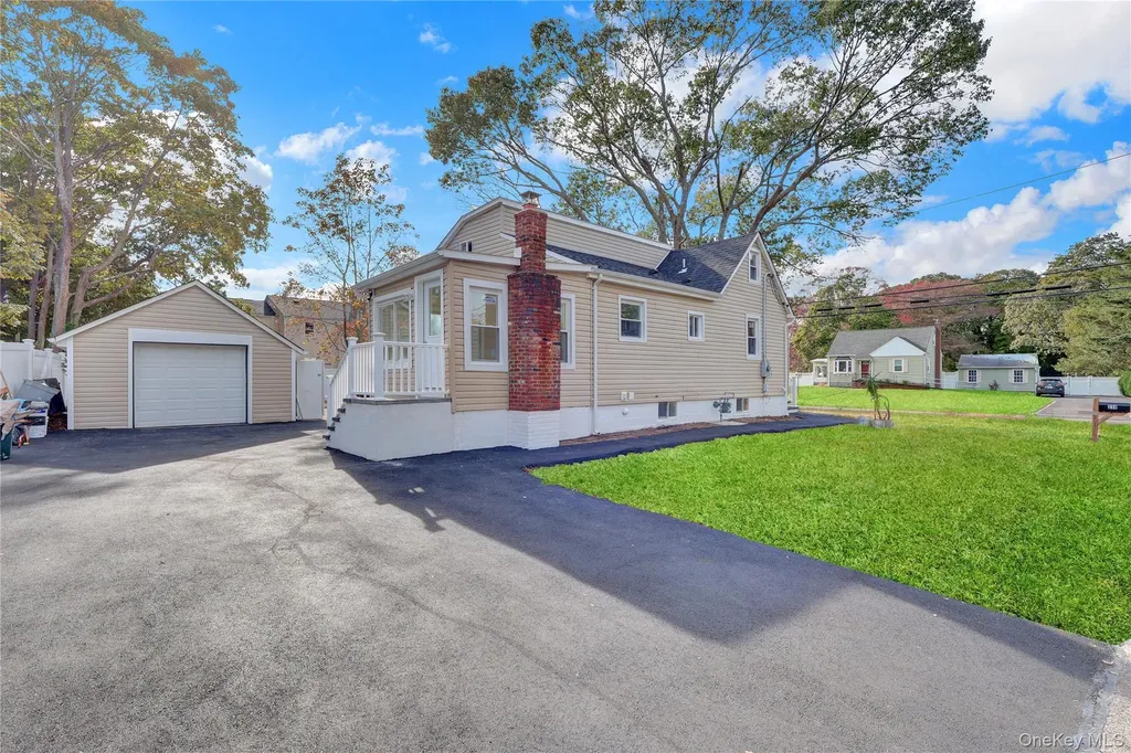 239 Bayview Avenue East Patchogue NY 11772