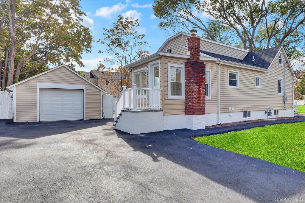 239 Bayview Avenue East Patchogue NY 11772
