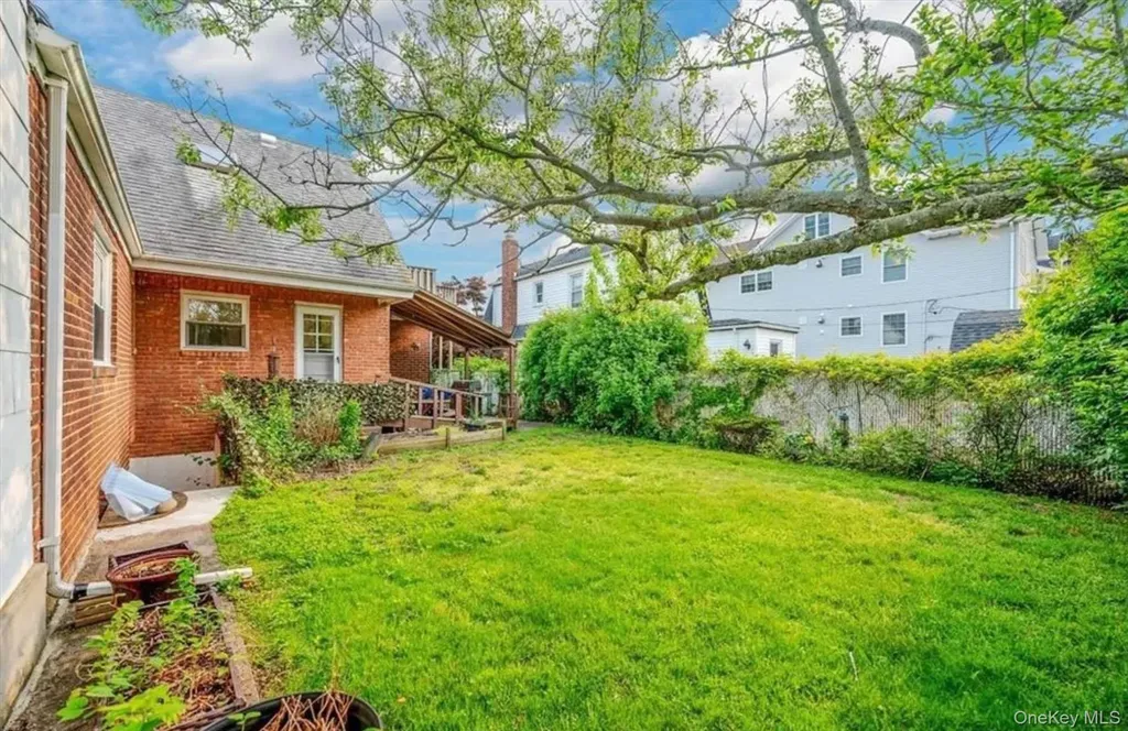 365 E Walnut Street Long Beach NY 11561