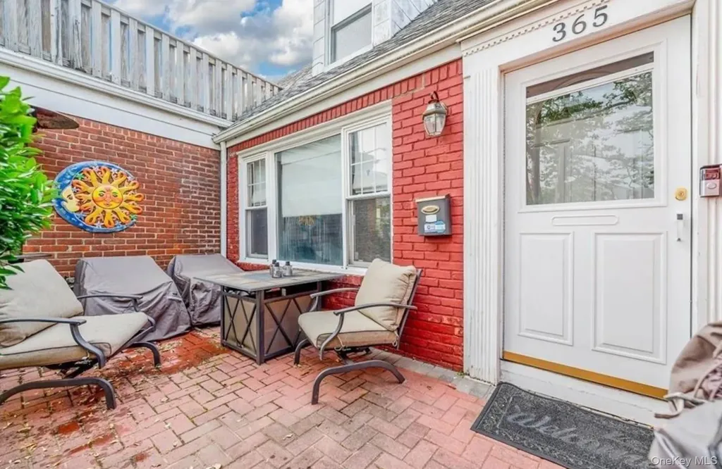 365 E Walnut Street Long Beach NY 11561