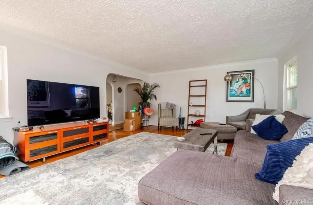 365 E Walnut Street Long Beach NY 11561