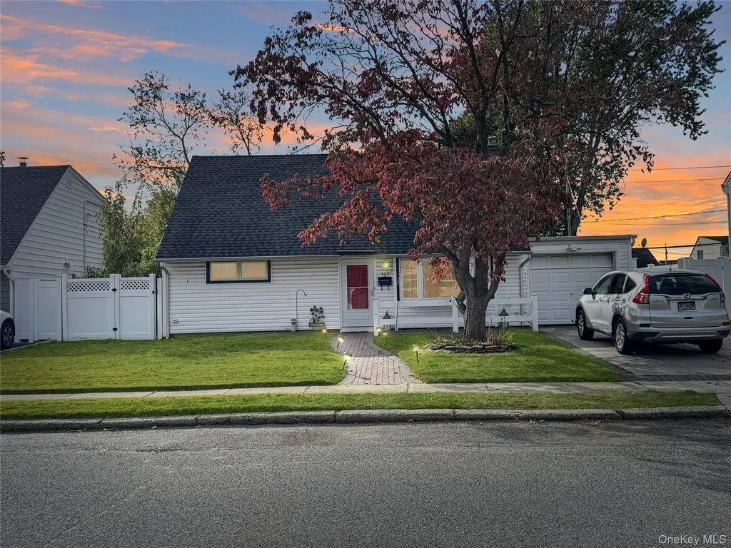 323 Martin Place Bethpage NY 11714