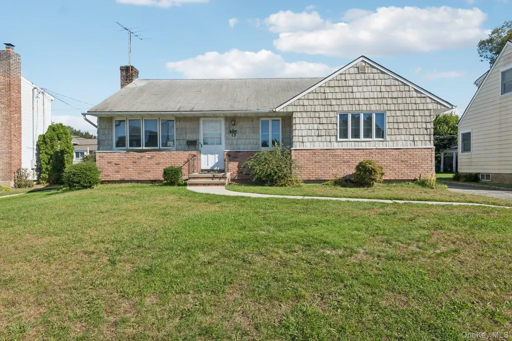 17 Whitman Avenue Syosset NY 11791