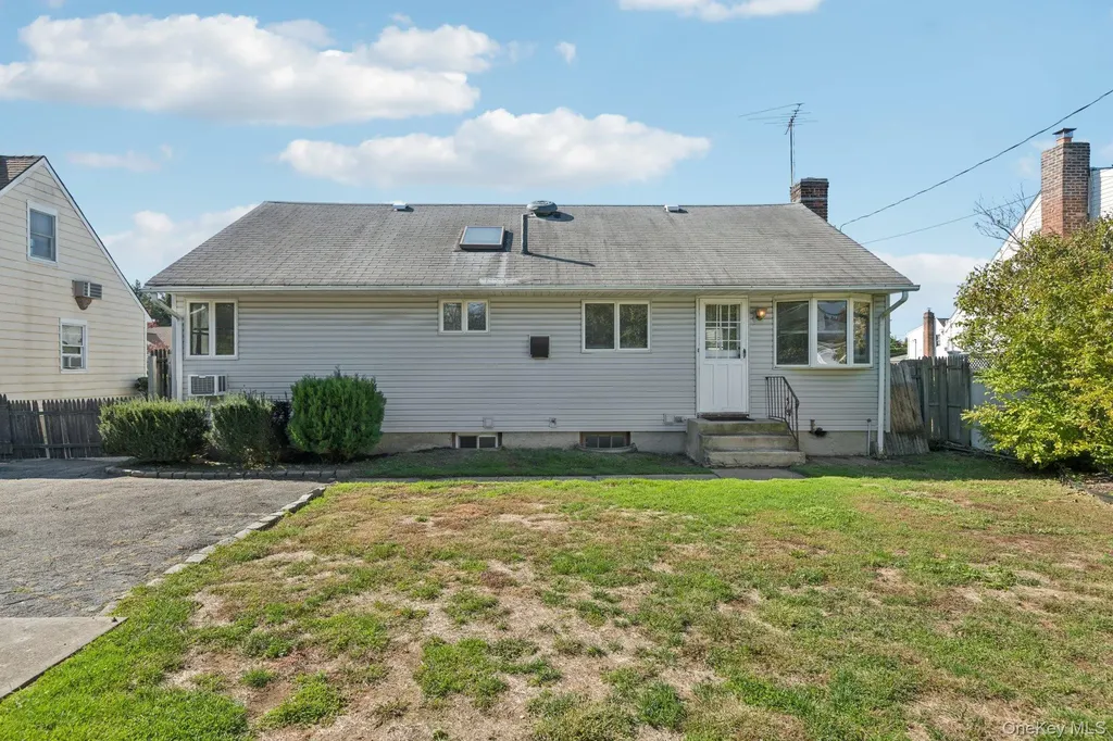 17 Whitman Avenue Syosset NY 11791