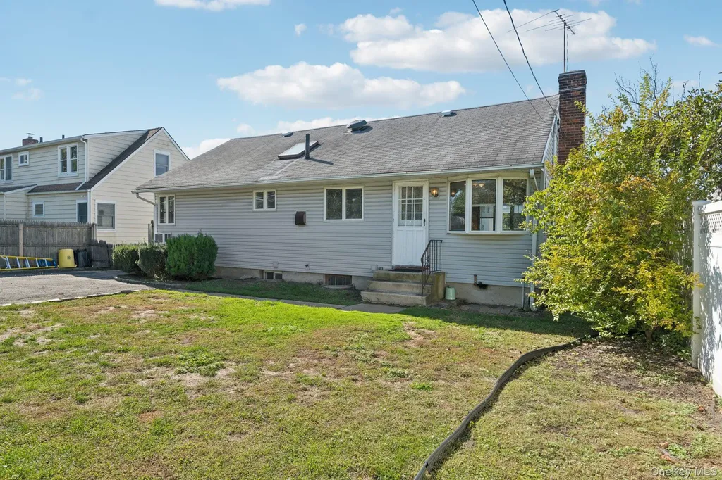 17 Whitman Avenue Syosset NY 11791