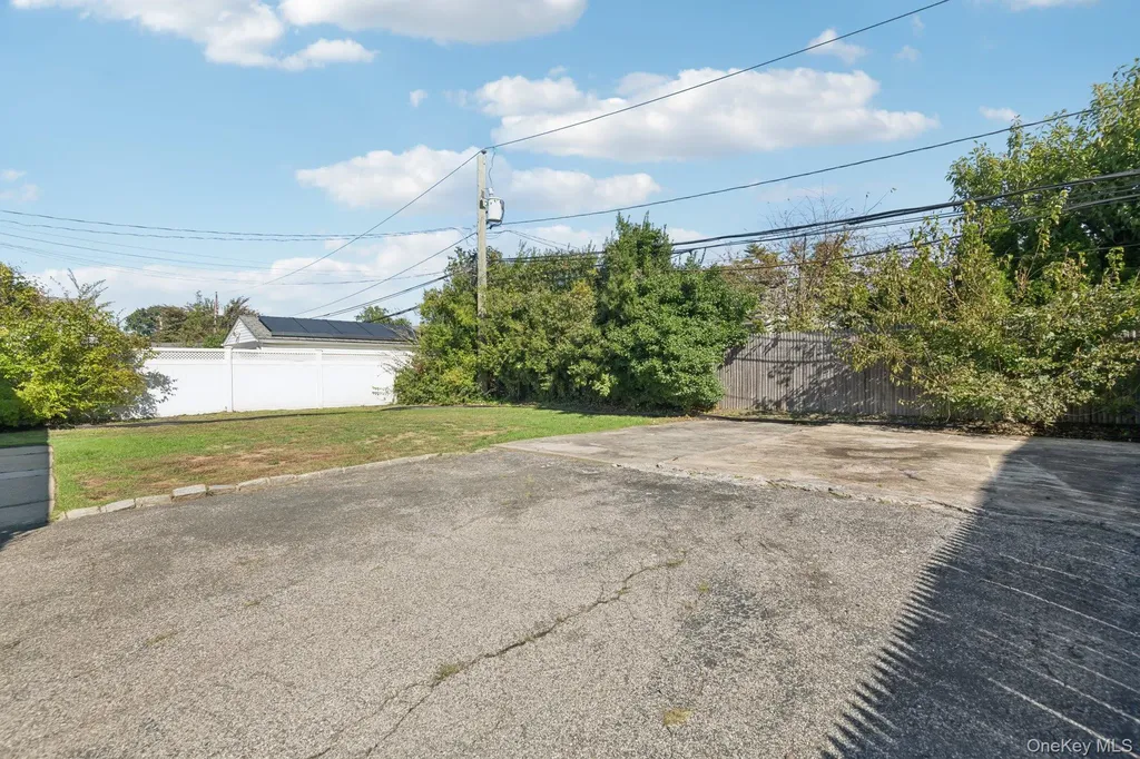 17 Whitman Avenue Syosset NY 11791