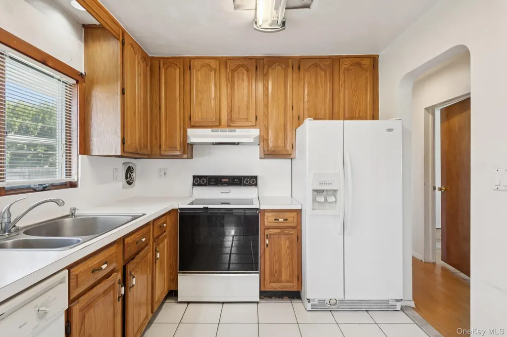 17 Whitman Avenue Syosset NY 11791