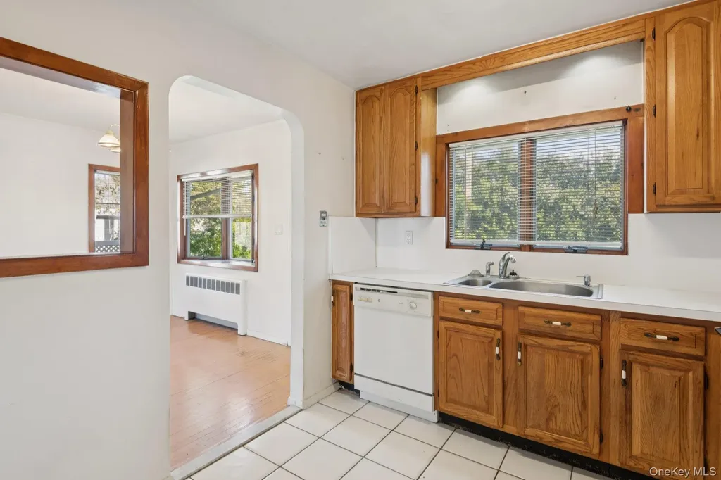 17 Whitman Avenue Syosset NY 11791