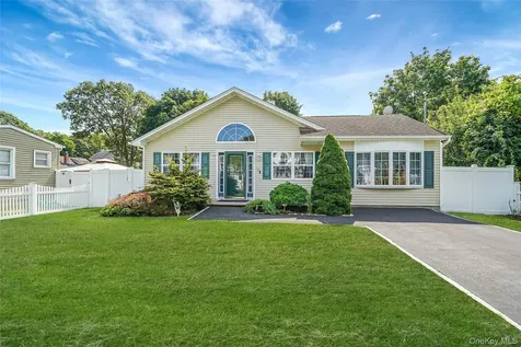 12 Edwin Street Bay Shore NY 11706