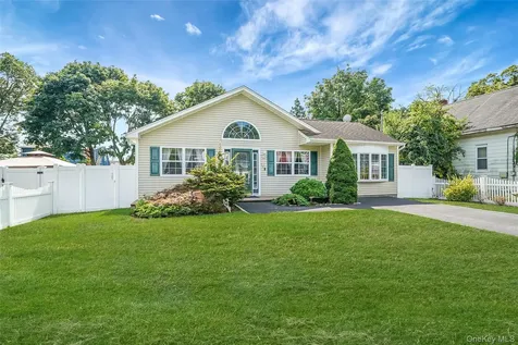 12 Edwin Street Bay Shore NY 11706