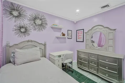 12 Edwin Street Bay Shore NY 11706