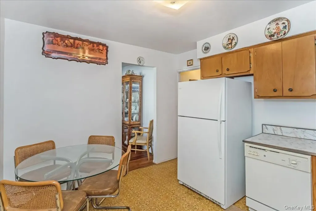 12 Roxy Place Lynbrook NY 11563
