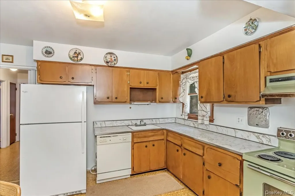 12 Roxy Place Lynbrook NY 11563