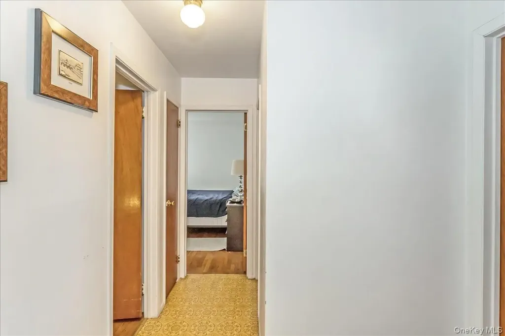 12 Roxy Place Lynbrook NY 11563