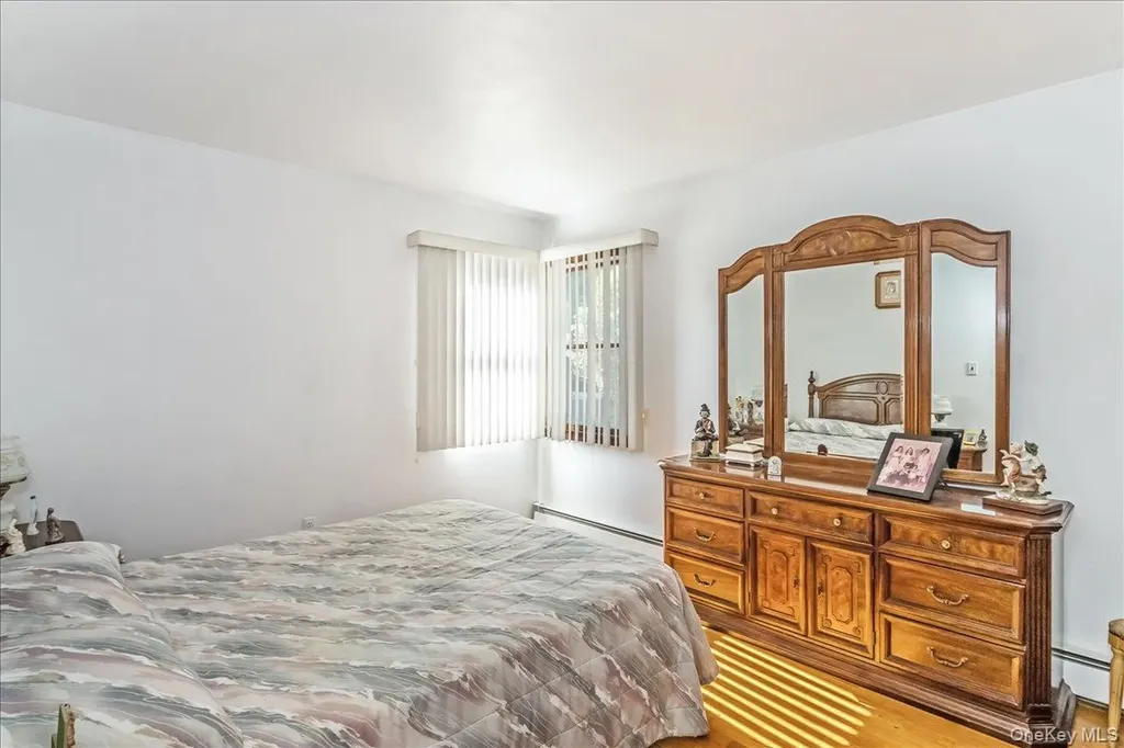 12 Roxy Place Lynbrook NY 11563