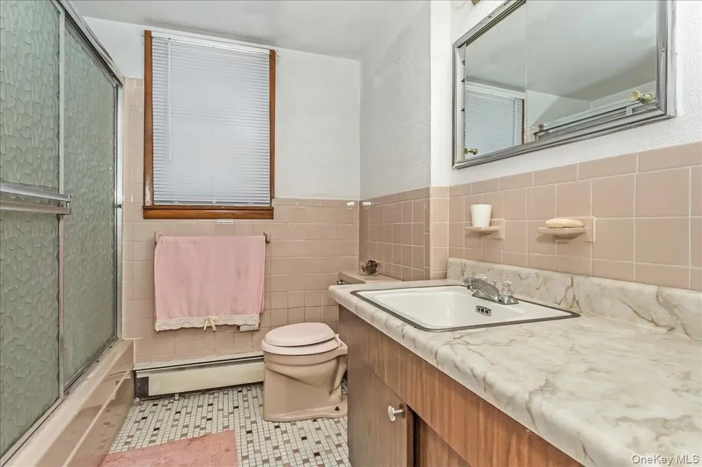 12 Roxy Place Lynbrook NY 11563
