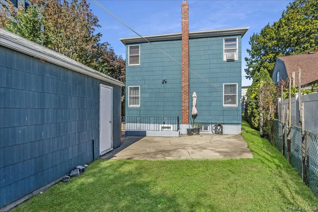 12 Roxy Place Lynbrook NY 11563