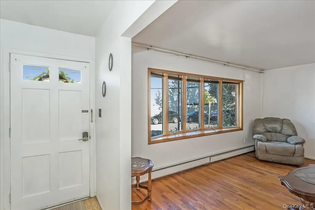 12 Roxy Place Lynbrook NY 11563