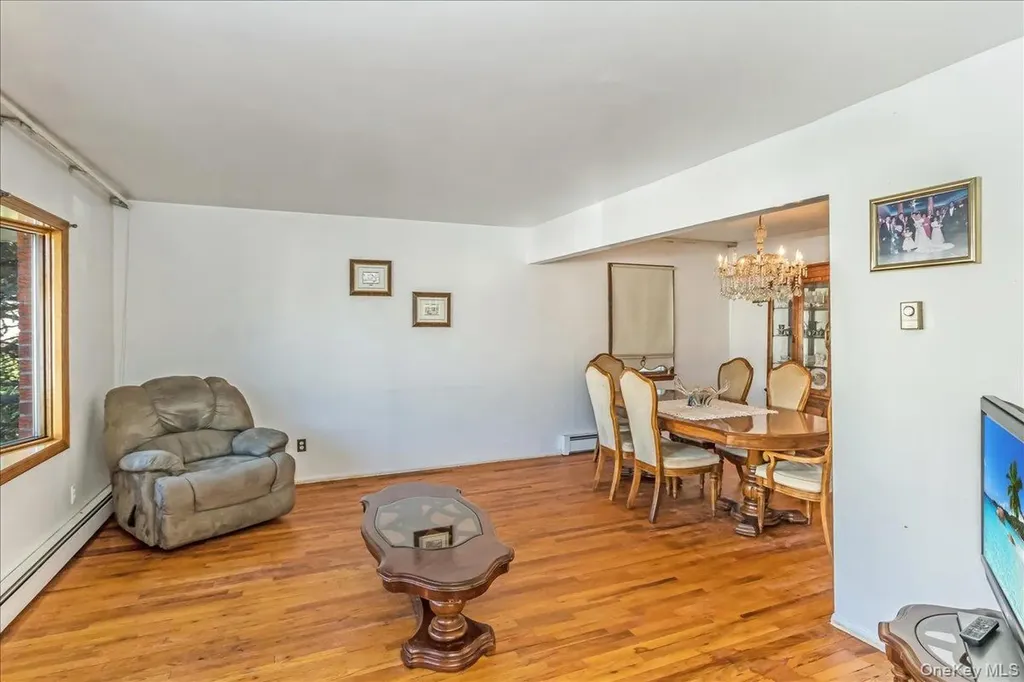 12 Roxy Place Lynbrook NY 11563