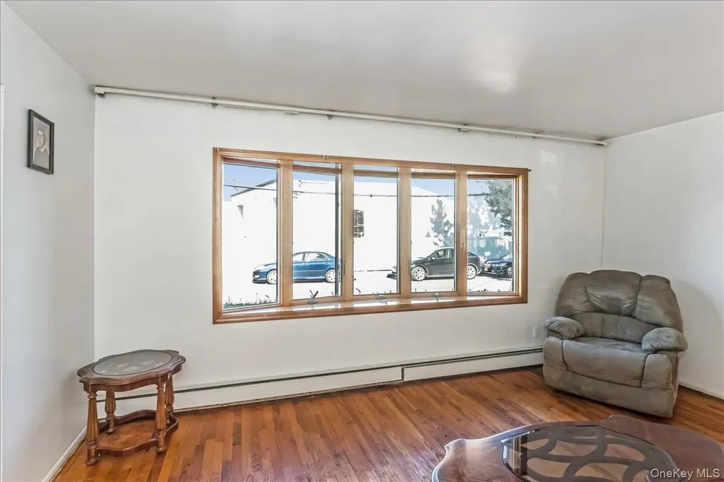 12 Roxy Place Lynbrook NY 11563