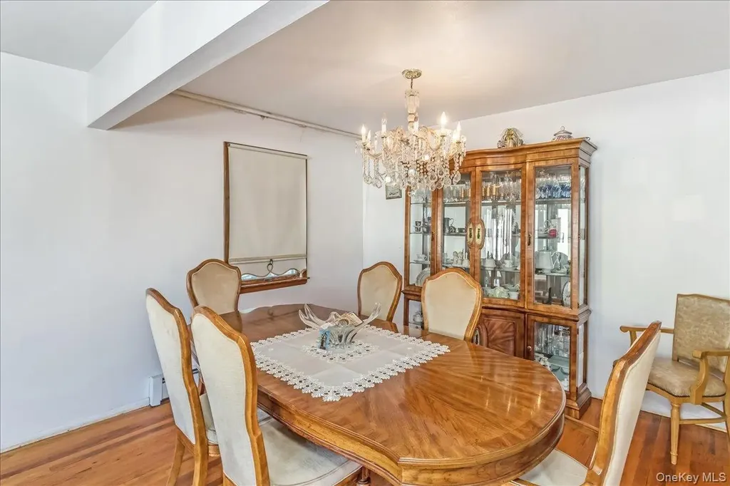 12 Roxy Place Lynbrook NY 11563